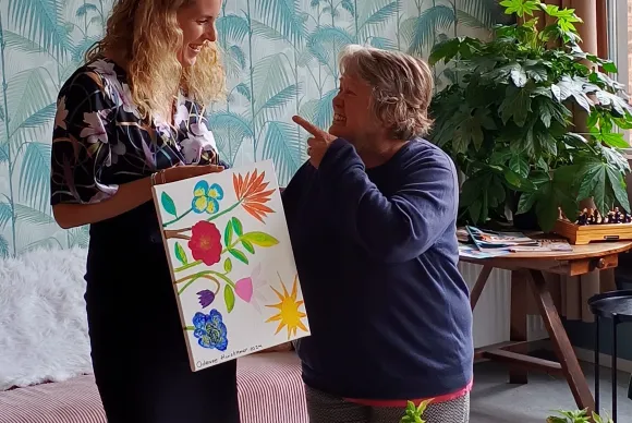 Overhandiging cadeau Overhandiging cadeau
